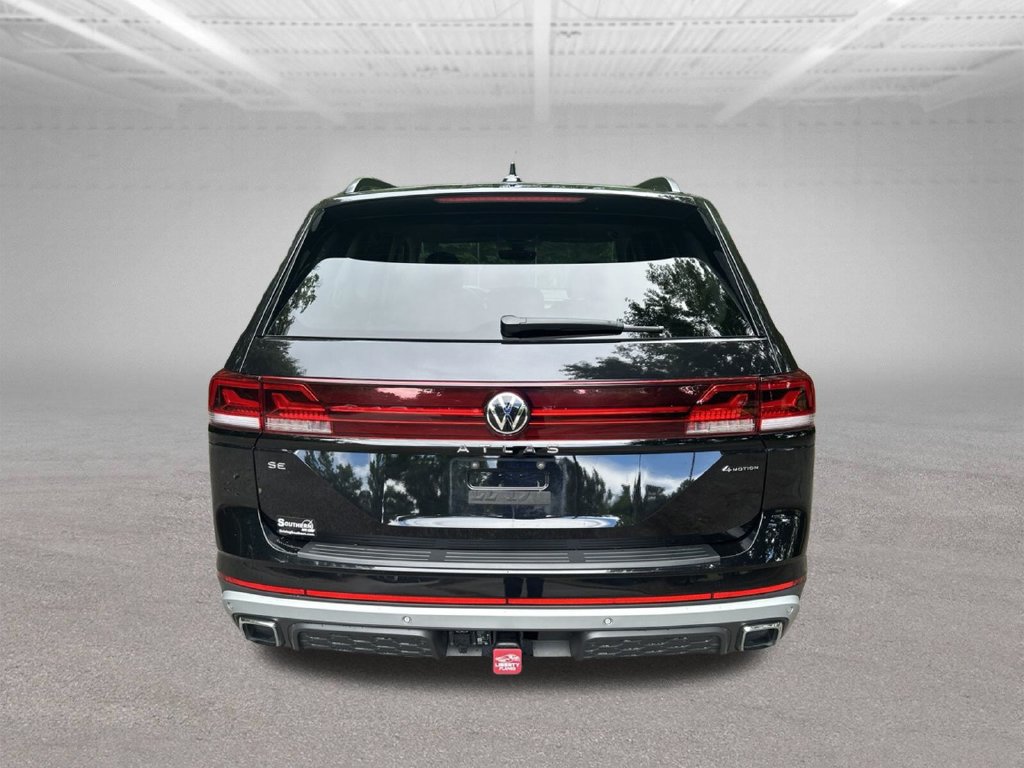 Used 2024 Volkswagen Atlas Peak Edition SE AWD/4WD image 4