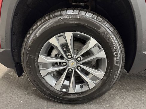 New 2026 Chevrolet Equinox LT w/ Safety and Technology Package AWD/4WD image 11