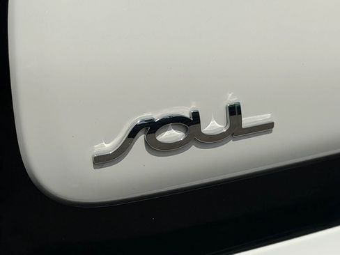 Used 2018 Kia Soul + FWD image 12
