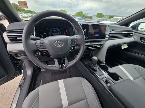Used 2026 Toyota Camry SE w/ Convenience Package FWD image 16