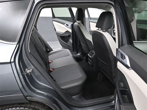 Certified 2025 Volkswagen Taos SE image 30