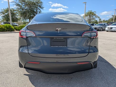Used 2024 Tesla Model Y 2WD image 5