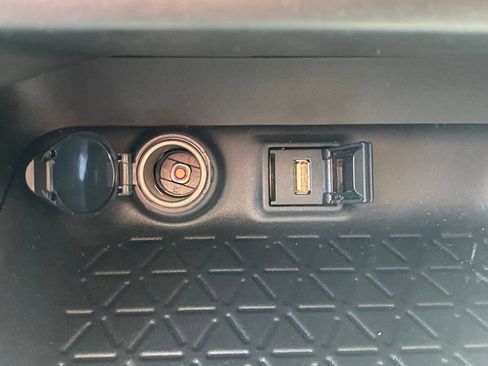 Used 2020 Toyota RAV4 XLE FWD image 18