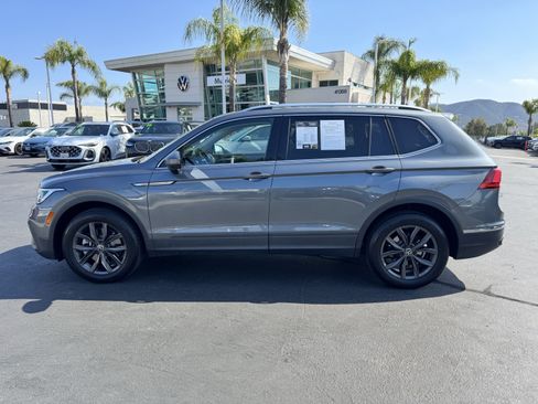 Used 2023 Volkswagen Tiguan SE w/ Panoramic Sunroof Package FWD image 10
