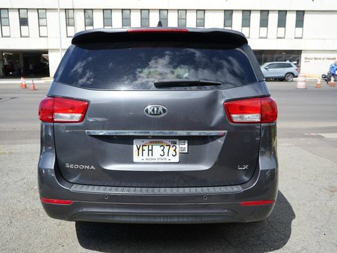 Used 2016 Kia Sedona LX w/ Option Group 020 FWD image 25