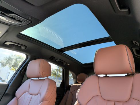 Used 2024 Audi Q5 e Premium Plus w/ Premium Plus Package image 27