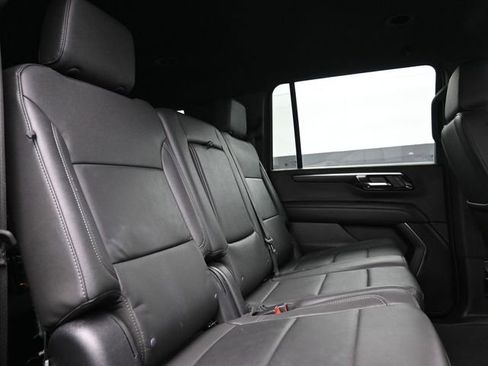 Used 2025 Chevrolet Suburban Z71 image 23