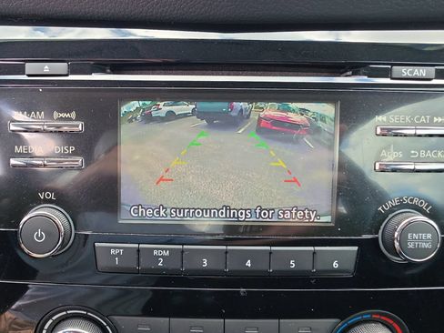 Used 2016 Nissan Rogue S FWD image 18