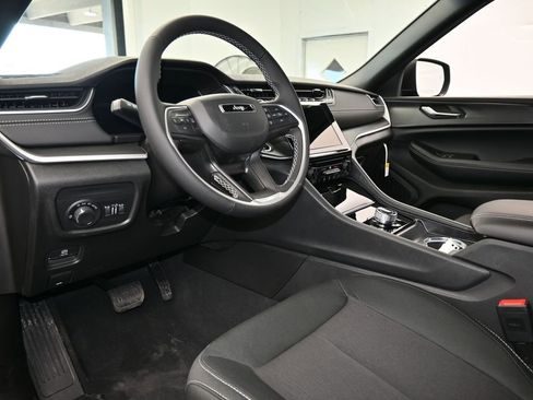 New 2026 Jeep Grand Cherokee Laredo RWD image 12