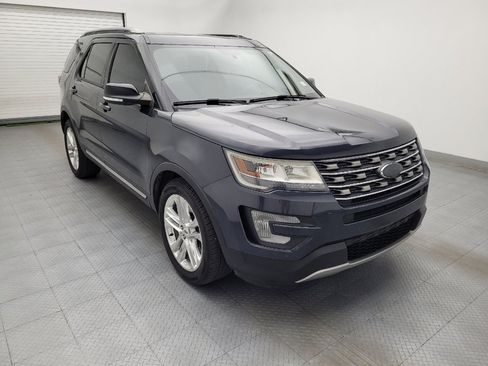 Used 2017 Ford Explorer XLT w/ Equipment Group 202A FWD image 13