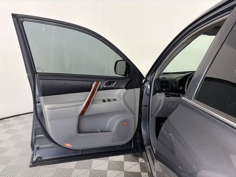 Used 2013 Toyota Highlander Limited AWD/4WD image 10