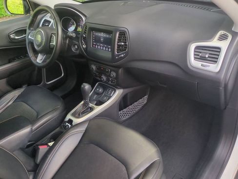 Used 2021 Jeep Compass Latitude w/ Convenience Group AWD/4WD image 28