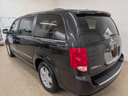Used 2017 Dodge Grand Caravan Crew FWD image 2