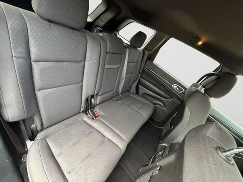 Used 2019 Jeep Grand Cherokee Laredo image 18