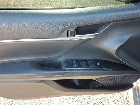 Used 2020 Toyota Camry SE FWD image 13