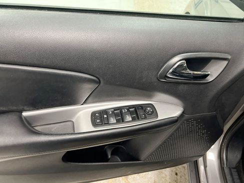 Used 2012 Dodge Journey SXT image 19