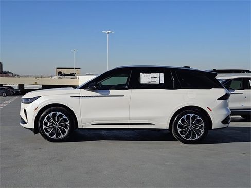 New 2026 Lincoln Nautilus Reserve image 4