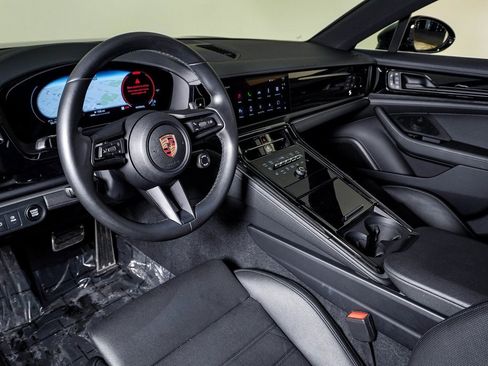 Used 2025 Porsche Panamera 4 image 19