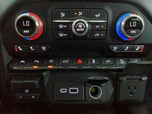Used 2021 GMC Sierra 1500 Denali w/ Denali Ultimate Package AWD/4WD image 26