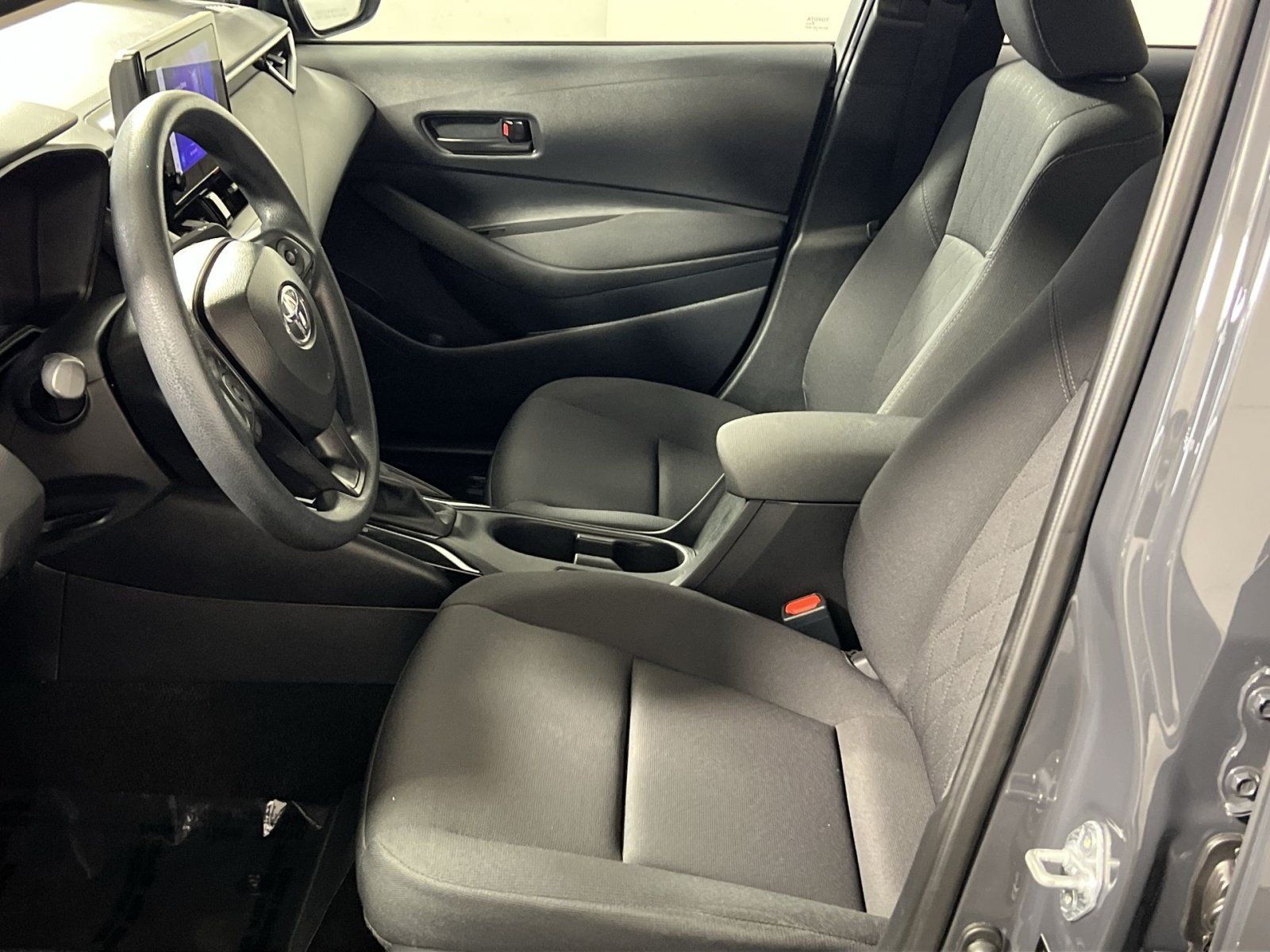 Used 2025 Toyota Corolla LE FWD image 13