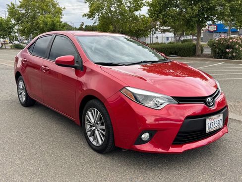 Used 2014 Toyota Corolla LE FWD image 1