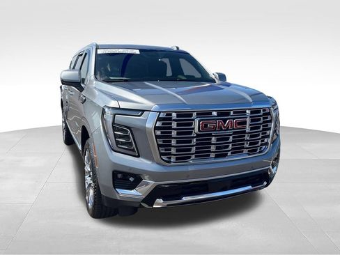 Used 2025 GMC Yukon XL Denali w/ Sun & Power Step Package AWD/4WD image 8