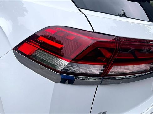 Used 2024 Volkswagen Atlas Cross Sport SE FWD image 29