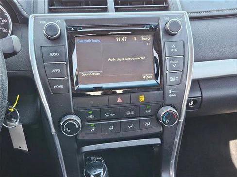 Used 2015 Toyota Camry SE image 12