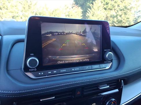 Used 2022 Nissan Rogue SV image 10