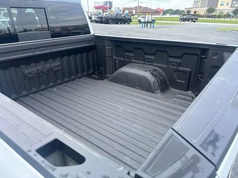 Used 2026 GMC Sierra 1500 Denali w/ LPO, Black Badging Package AWD/4WD image 9