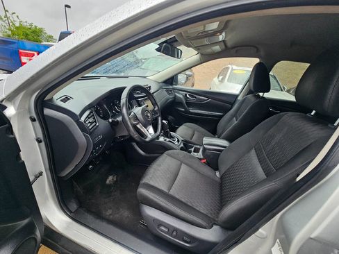 Used 2019 Nissan Rogue SV FWD image 8