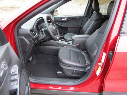 New 2026 Ford Escape ST-Line w/ Tech Pack #1 AWD/4WD image 13