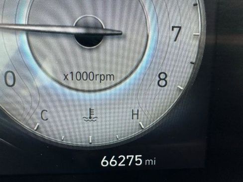 Used 2024 Hyundai Elantra SEL image 4