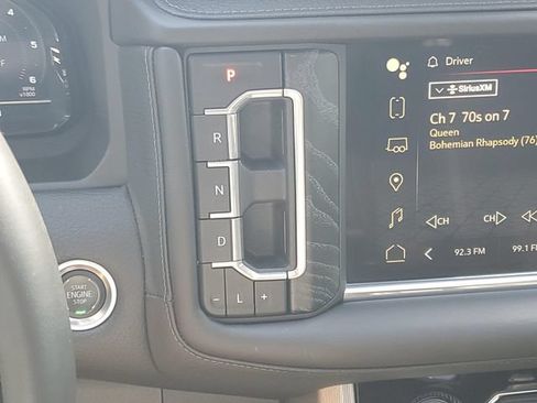 Used 2024 GMC Yukon XL Denali AWD/4WD image 25
