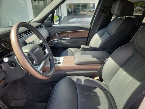 Used 2025 Land Rover Range Rover Autobiography AWD/4WD image 17