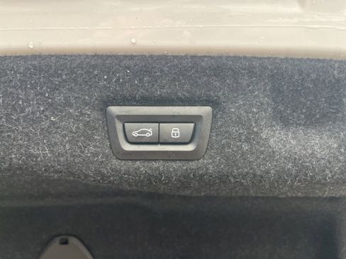 Used 2025 BMW 530i xDrive w/ Premium Package image 12