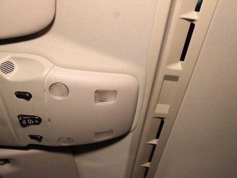 Used 2008 Saab 9-3 2.0T w/ Moonroof Package image 25