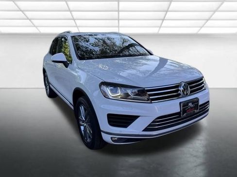 Used 2015 Volkswagen Touareg Sport AWD/4WD image 3