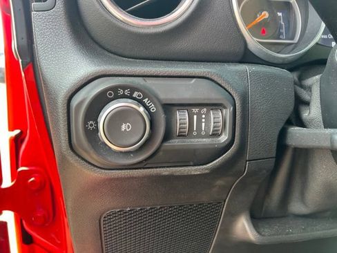 Used 2018 Jeep Wrangler Unlimited Sahara AWD/4WD image 21