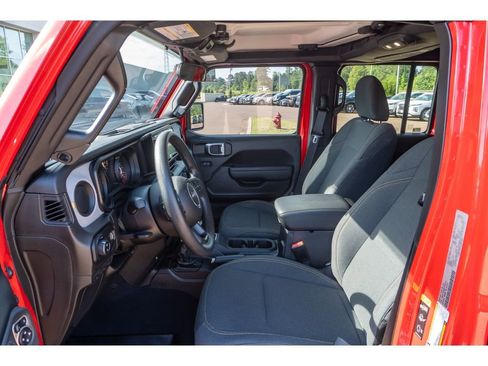 Used 2025 Jeep Gladiator Sport AWD/4WD image 12