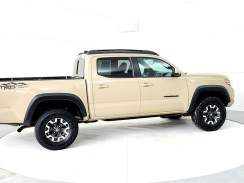 Used 2020 Toyota Tacoma TRD Off-Road image 6