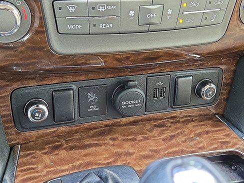 Used 2019 Nissan Armada Platinum w/ Captain's Chairs Package image 29