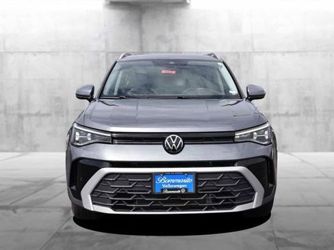 Used 2025 Volkswagen Taos SE AWD/4WD image 4