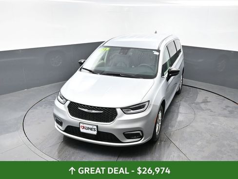 Used 2024 Chrysler Pacifica Touring-L image 48