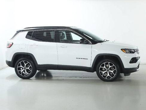 Used 2025 Jeep Compass Limited AWD/4WD image 11