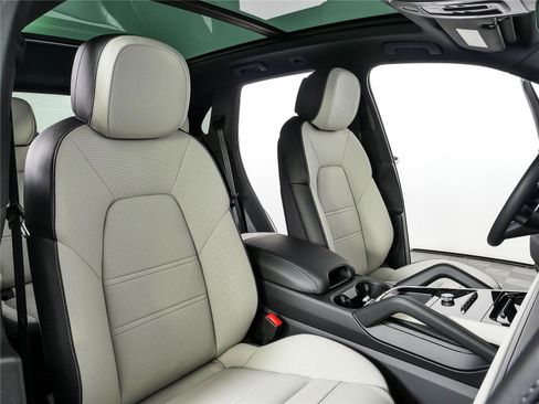 New 2026 Porsche Cayenne AWD/4WD image 24