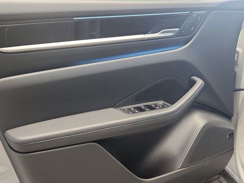 New 2026 Porsche Macan 4 Electric image 13