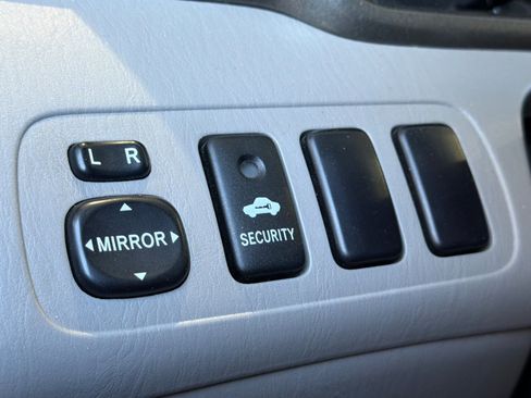 Used 2003 Toyota Highlander 4WD V6 image 34