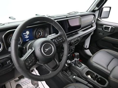 Used 2025 Jeep Gladiator Sport AWD/4WD image 23