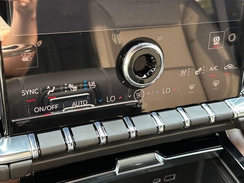 New 2026 GMC Yukon Denali AWD/4WD image 28